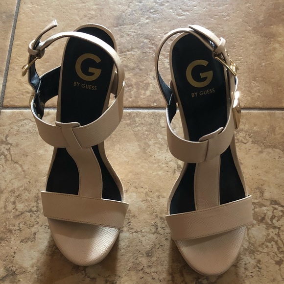 Shoes - Picture 2 of 7